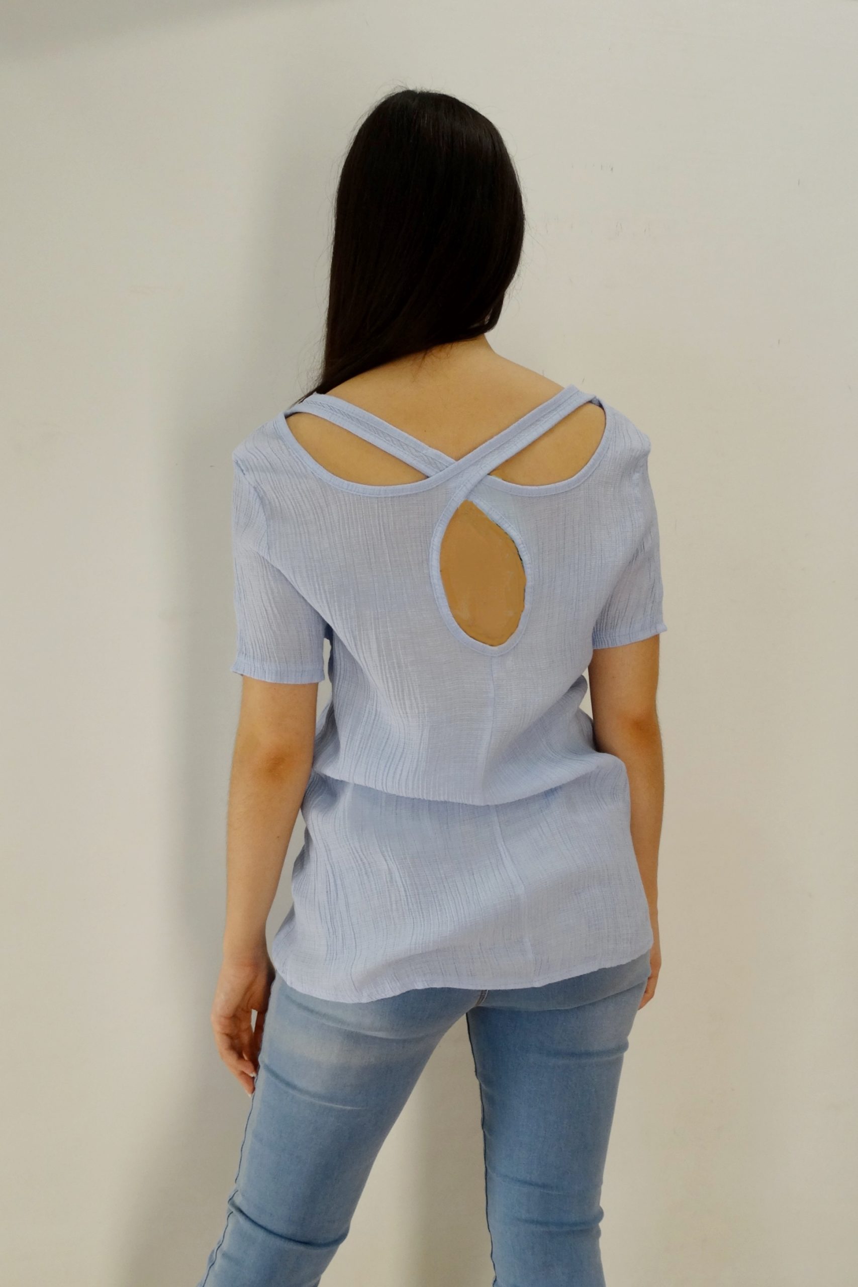 Μπλούζα με χιαστή πλάτη